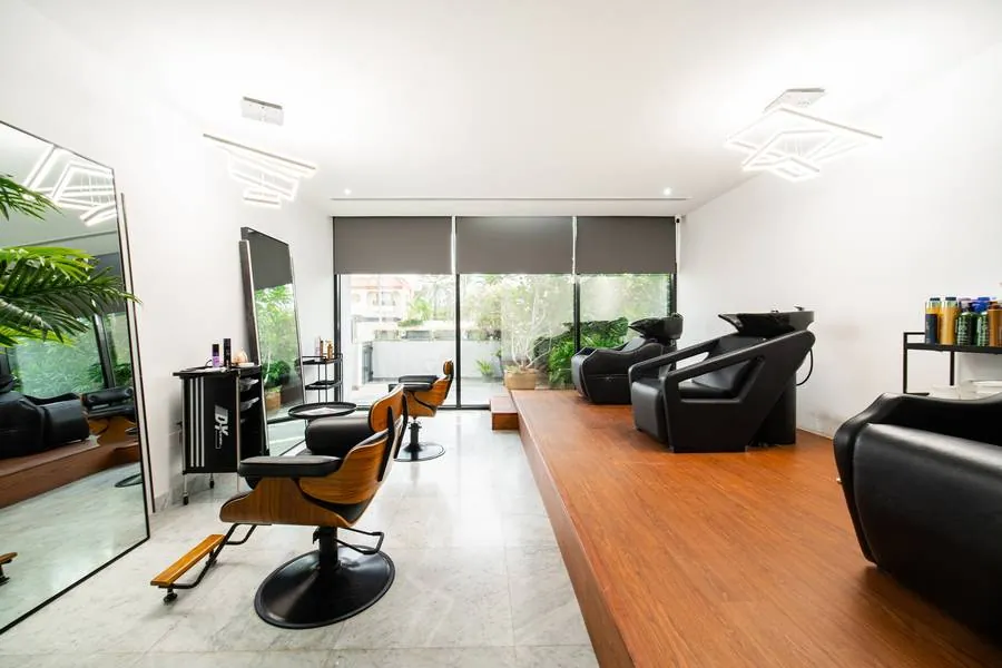 Wash area at Vereya Hair Dubai with reclining basins on a raised walnut platform